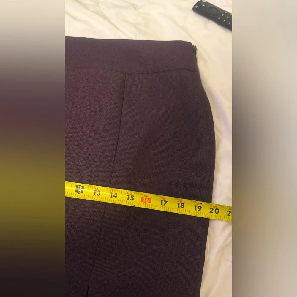 Le Suit Separates Women's Plum Skirt With Kick Two Pleats  In Front & Back Sz 8
